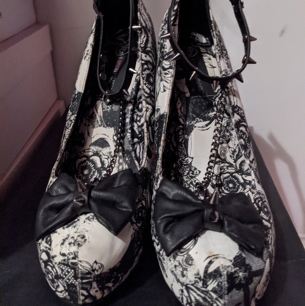 Shoe
